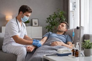 Вывод из запоя на дому, снятие ломки и детоксикация: что важно знать о безопасной и анонимной помощи