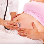 What to do if a pregnant woman has green discharge