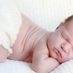 Давайте разберемся сколько спят новорожденные в первые месяцы.