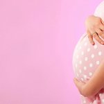 How does the mucus plug come out in pregnant women before childbirth?