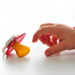 как отлучить ребенка от соски