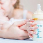 How to properly bottle feed a newborn - tips and tricks