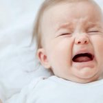 Младенец плачет