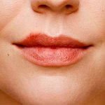 На губе герпес