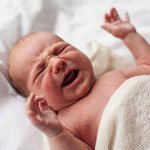 Ребенок плачет