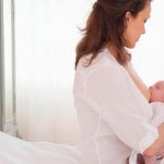 How much breast milk or formula should a newborn baby from 0 to 1 year old eat?