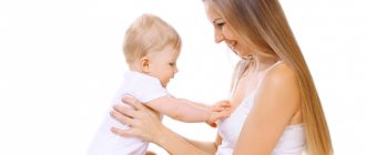 ВОЗ рекомендует до 6 месяцев кормить младенца только грудным молоком, постепенно вводить прикорм и завершать ГВ после 2 лет, а по желанию мамы - еще позже