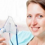 Женщина с небулайзером